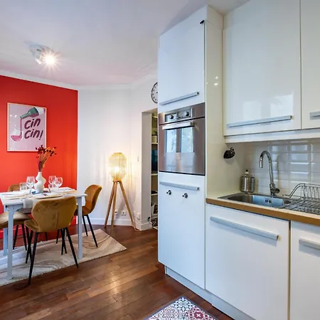 Charming In Heart Of Paris